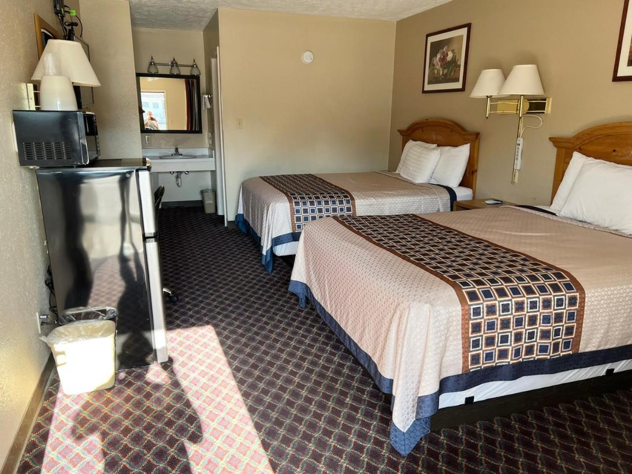 Economy Inn Маккук Екстер'єр фото