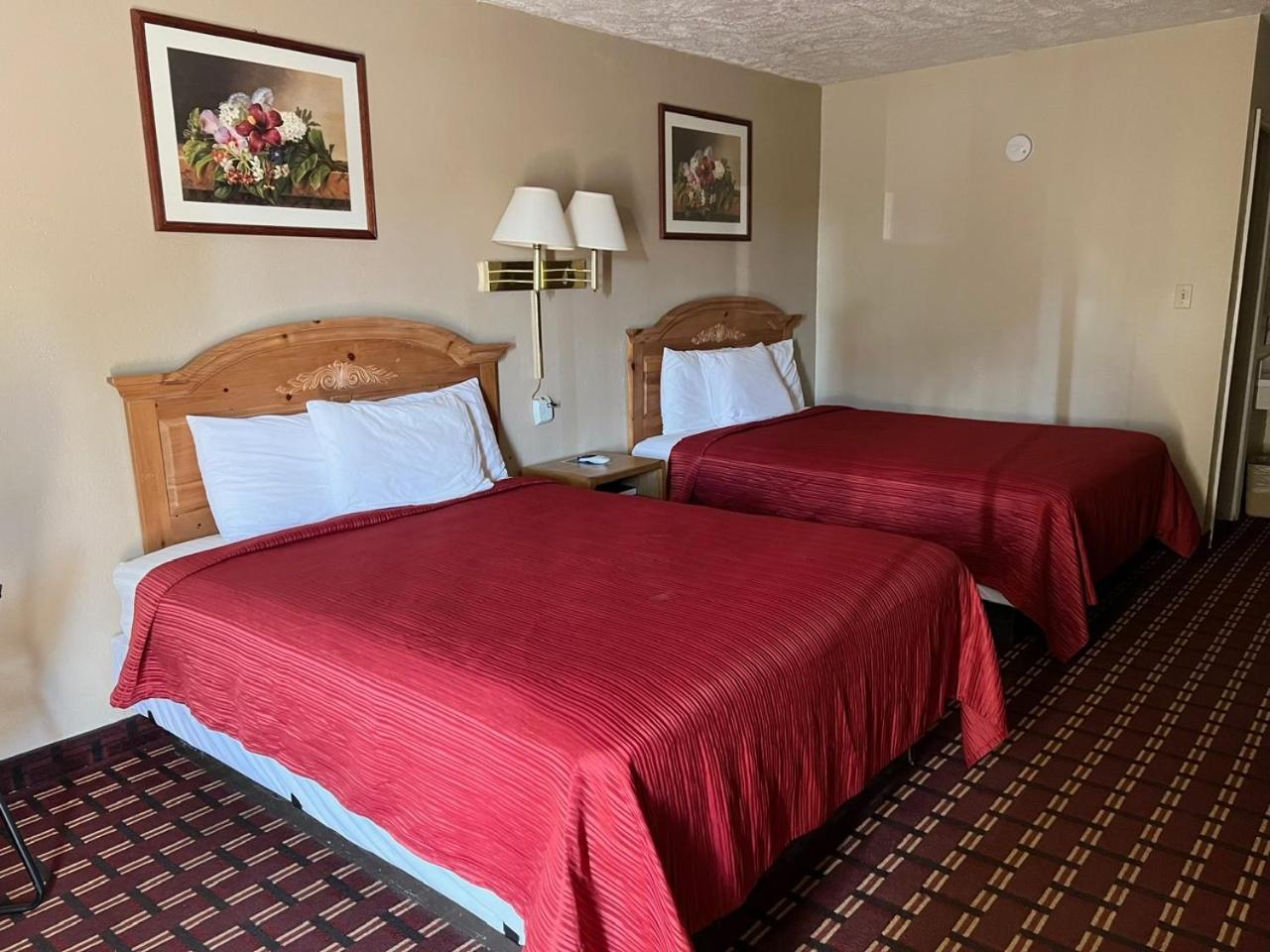 Economy Inn Маккук Екстер'єр фото