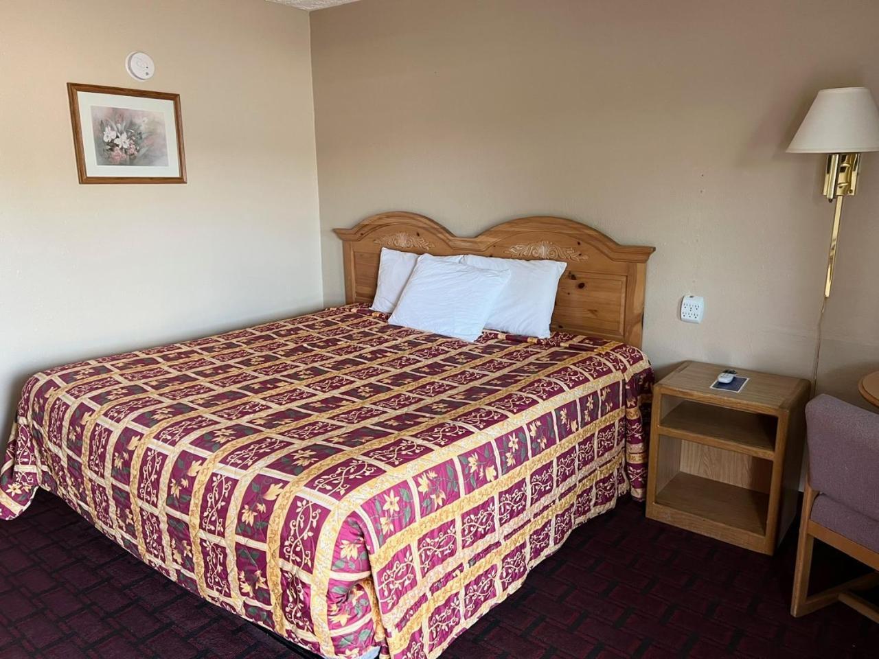 Economy Inn Маккук Екстер'єр фото
