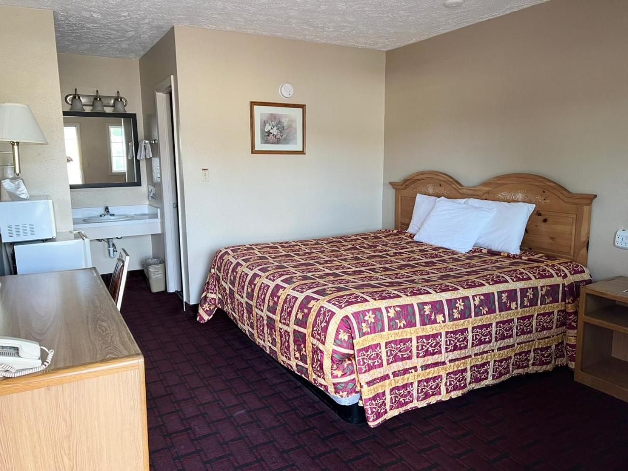 Economy Inn Маккук Екстер'єр фото