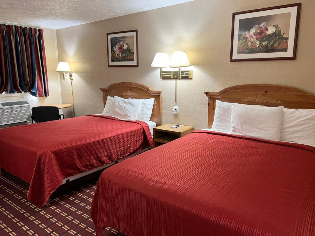 Economy Inn Маккук Екстер'єр фото