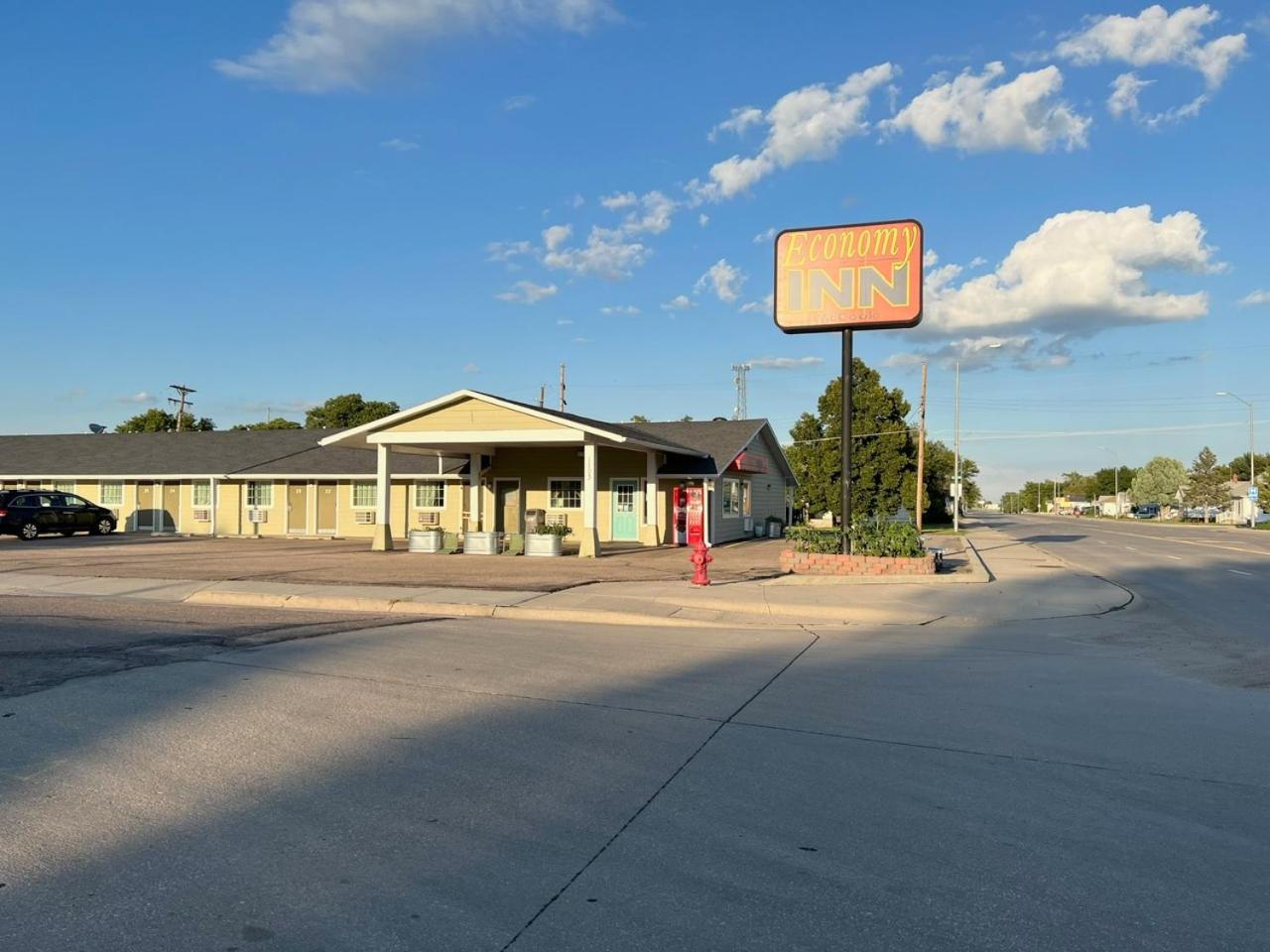 Economy Inn Маккук Екстер'єр фото