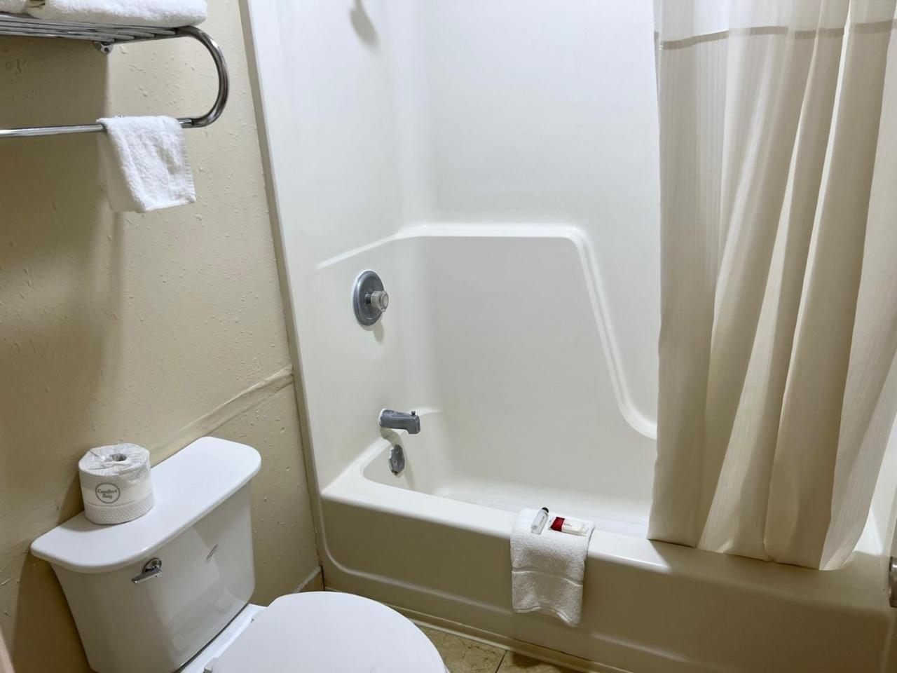Economy Inn Маккук Екстер'єр фото