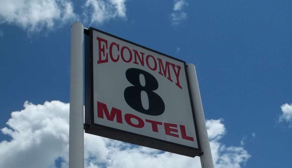 Economy Inn Маккук Екстер'єр фото