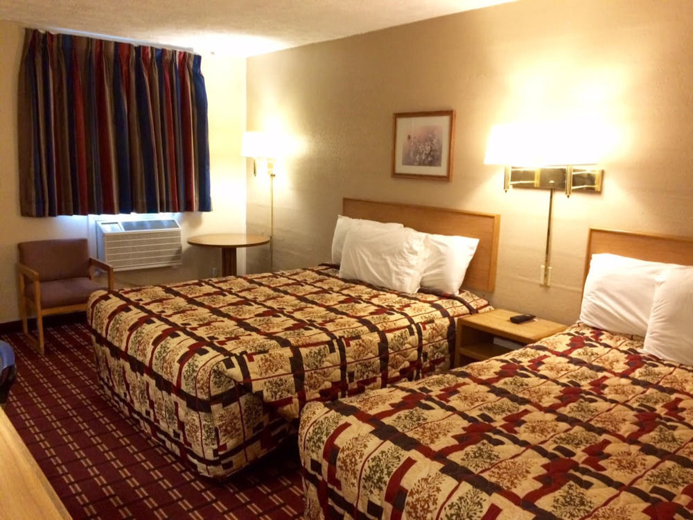 Economy Inn Маккук Екстер'єр фото