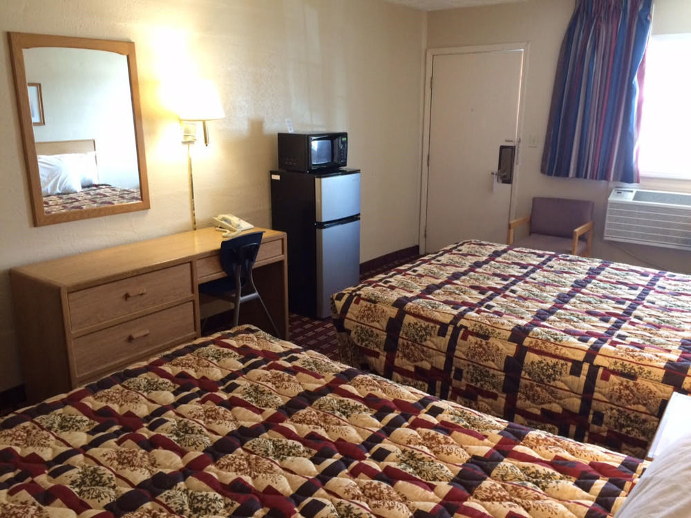 Economy Inn Маккук Екстер'єр фото
