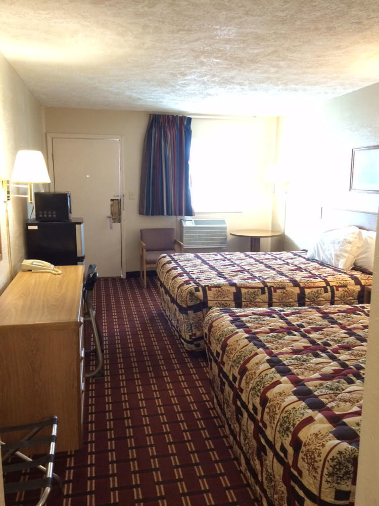 Economy Inn Маккук Екстер'єр фото